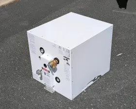 11863 Kuuma 6 Gallon Water Heater 230v - Cosmetic Damage