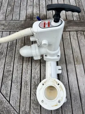37001 Thetford Wilcox Crittenden Headmate 1460 Marine Head